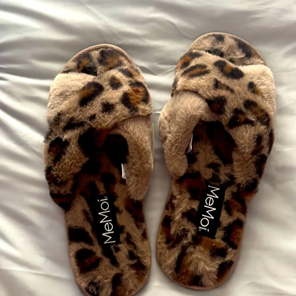 Leopard Slippers - Picture 1 of 2